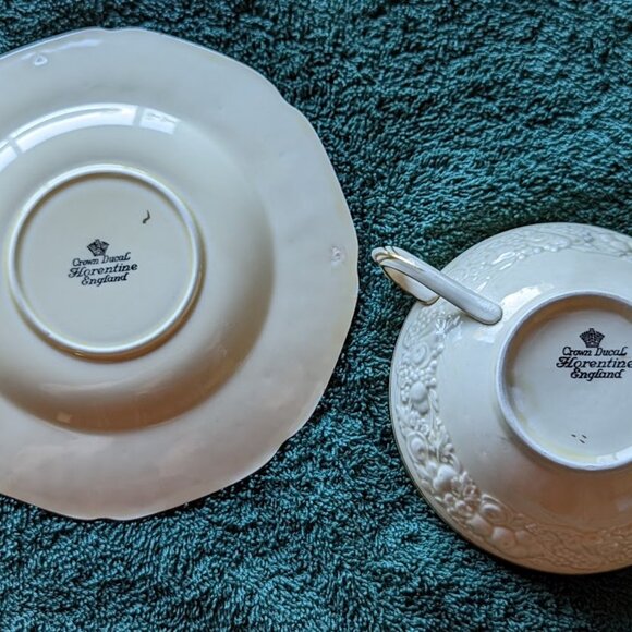 Vintage Crown Ducal Florentine Gold Band 2057 Saucers for Footed Cream Soups - Picture 7 of 8